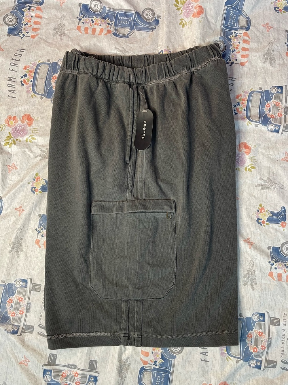 Emerge Charcoal/Washed Black Knit Cargo Shorts Men's Large NWT
